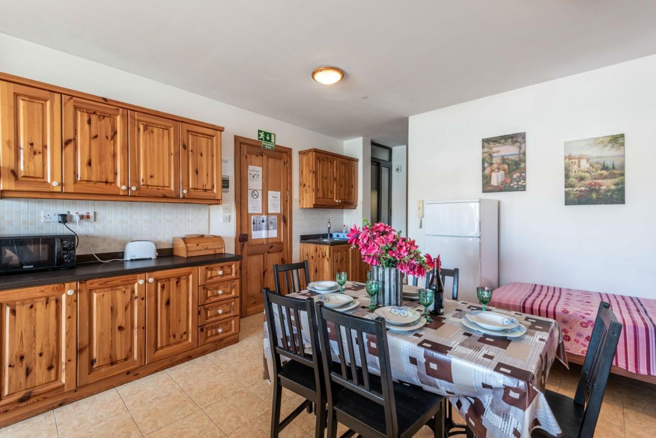 Apartman Harbour Lights Seafront 2 Bedroom With Panoramic Sea Views - By Getawaysmalta