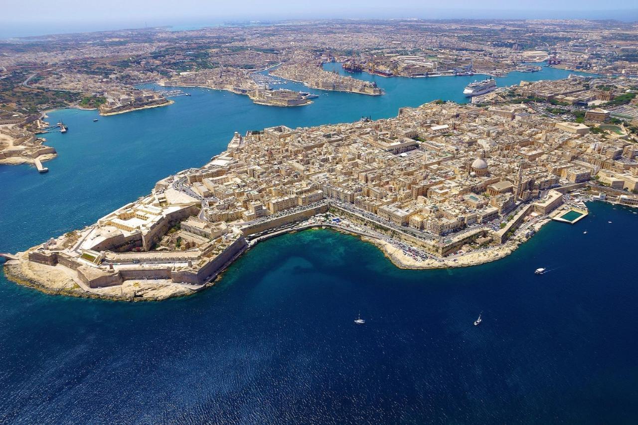 Apartment Harbour Lights Seafront 2 Bedroom With Panoramic Sea Views - By Getawaysmalta